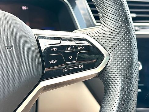 Used 2024 Volkswagen Tiguan SE R-Line w/ MDO Package, Three-Row FWD image 30