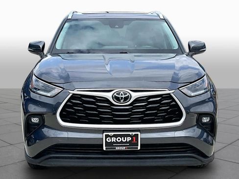 Used 2021 Toyota Highlander XLE FWD image 4