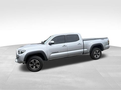 Used 2018 Toyota Tacoma TRD Sport RWD image 2