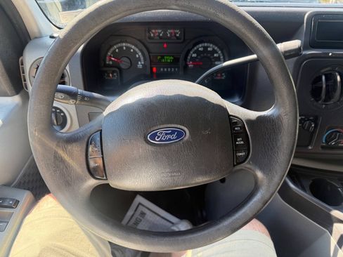 Used 2011 Ford E-150 and Econoline 150 w/ Commercial Cargo Van Pkg RWD image 13
