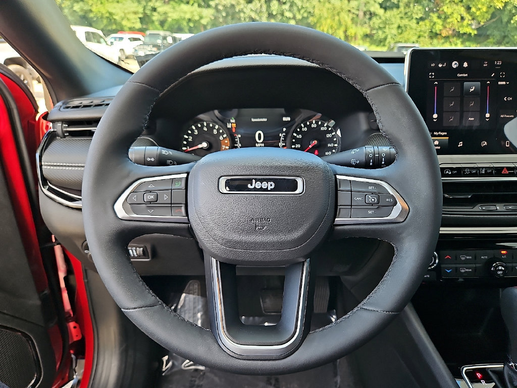 Used 2023 Jeep Compass Latitude w/ Convenience Group AWD/4WD image 19