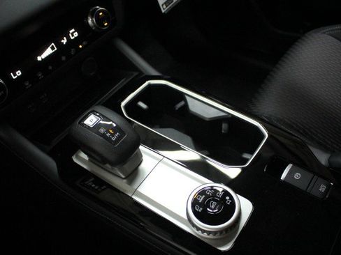 New 2026 Mitsubishi Outlander ES image 14