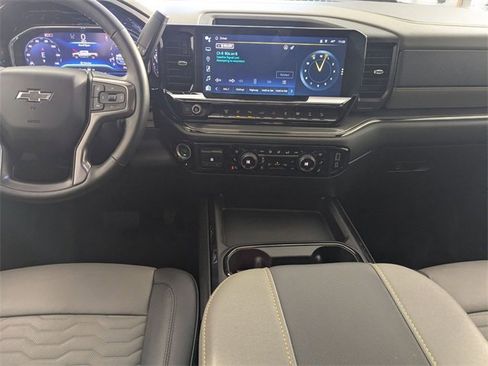 Used 2024 Chevrolet Silverado 2500 ZR2 w/ Technology Package image 26