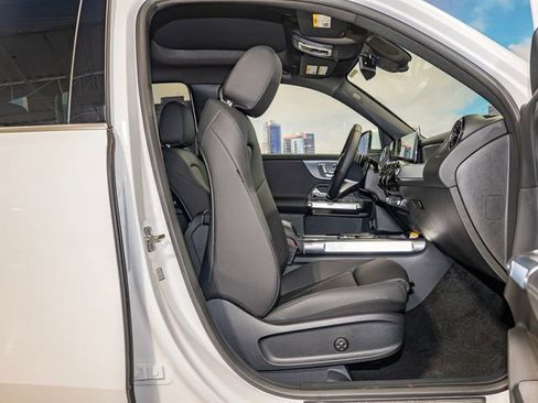 Used 2026 Mercedes-Benz GLB 250 4MATIC image 21