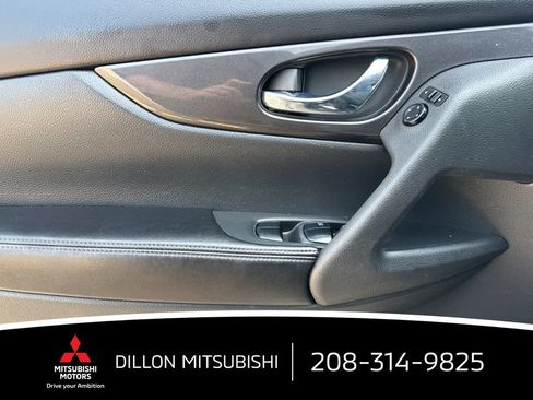 Used 2017 Nissan Rogue SV AWD/4WD image 11