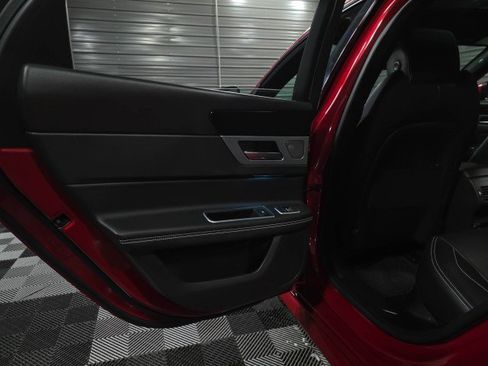 Used 2017 Jaguar XF R-Sport image 34