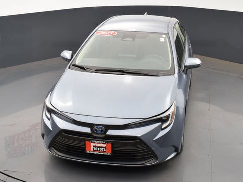 Used 2025 Toyota Corolla LE w/ LE Premium Package image 23