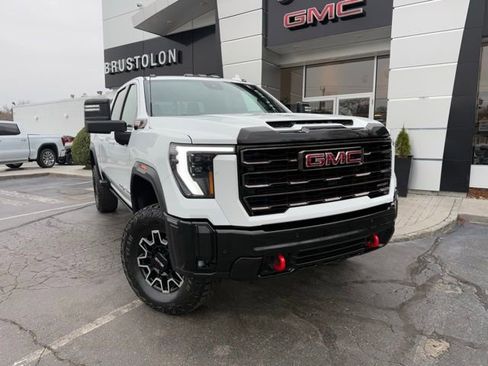 Used 2025 GMC Sierra 2500 AT4X image 5