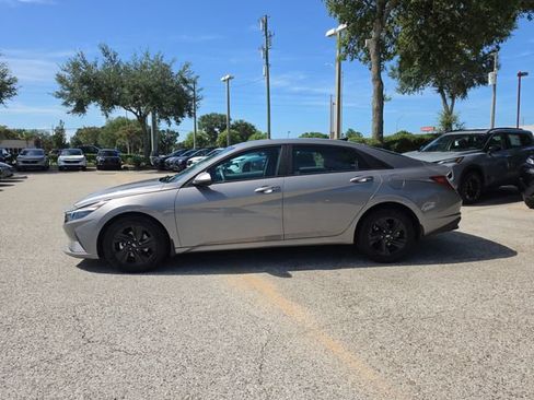 Used 2023 Hyundai Elantra SEL FWD image 5