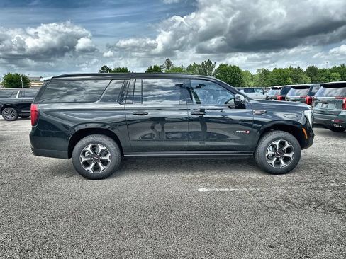 New 2026 GMC Yukon XL AT4 Ultimate w/ LPO, Floor Liner Package AWD/4WD image 10