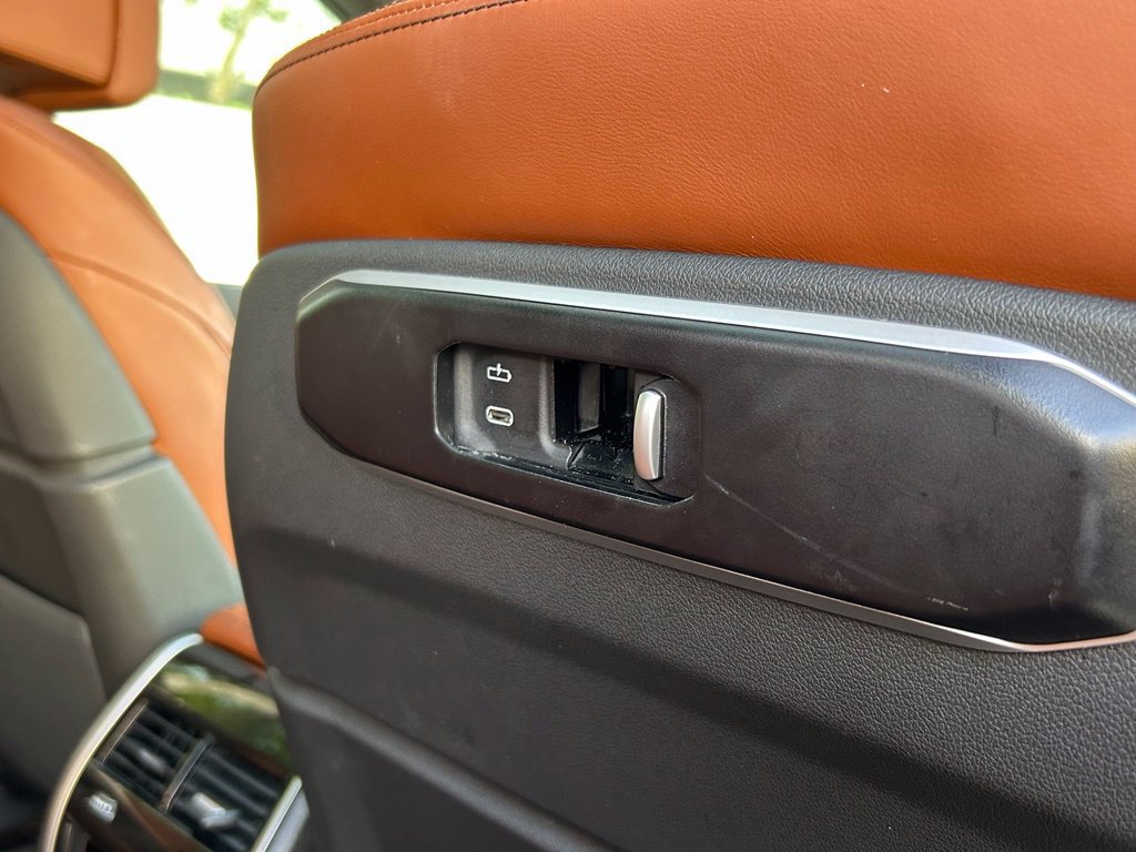 Used 2025 BMW X5 xDrive50e AWD/4WD image 36