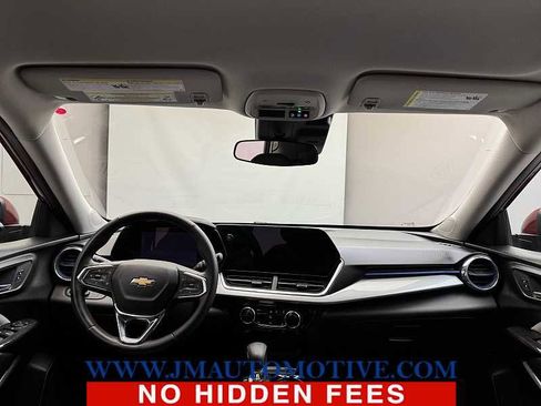 Used 2024 Chevrolet Trax LT w/ Driver Confidence Package image 11