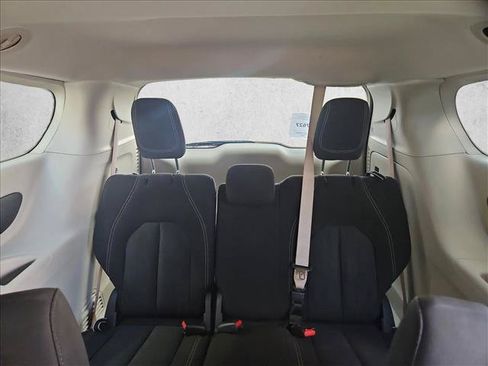 Used 2022 Chrysler Voyager LX FWD image 20