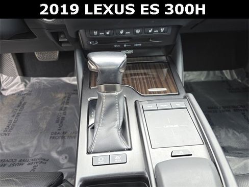 Used 2019 Lexus ES 300h w/ Accessory Package 2 image 25