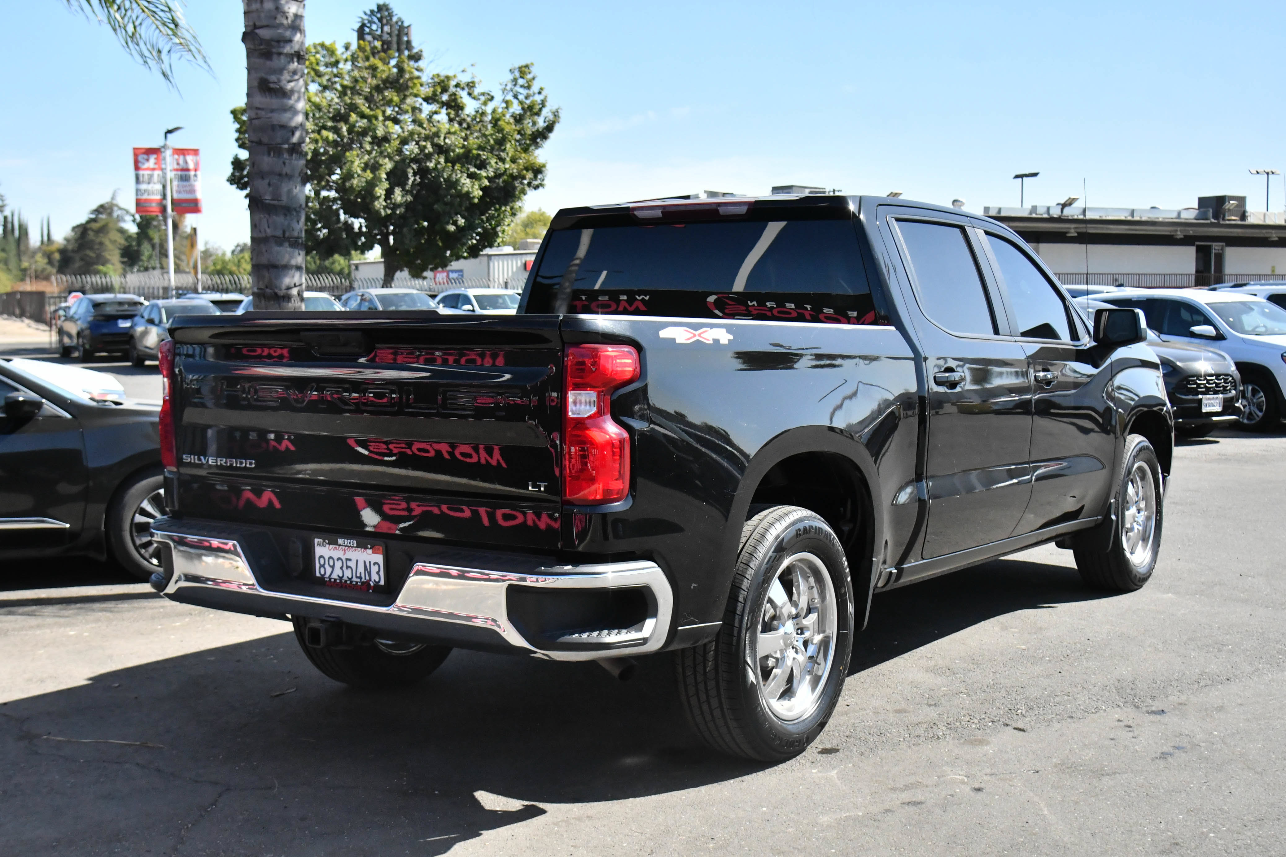 Used 2022 Chevrolet Silverado 1500 LT AWD/4WD image 8