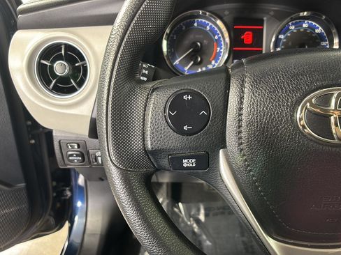 Used 2018 Toyota Corolla LE FWD image 30