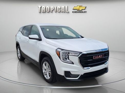 Used 2024 GMC Terrain SLE image 4