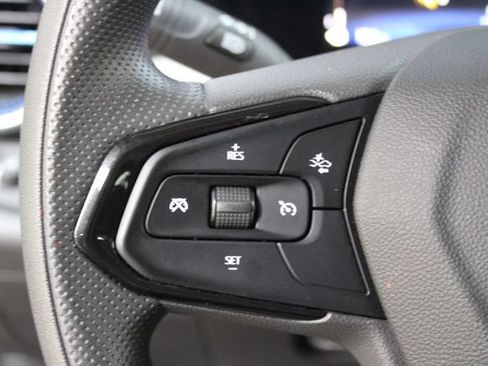 Used 2025 Chevrolet Trax LT FWD image 16