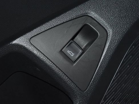 Used 2025 Volkswagen Jetta SE FWD image 6