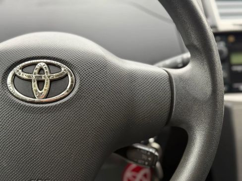 Used 2010 Toyota Yaris 2-Door Hatchback image 23