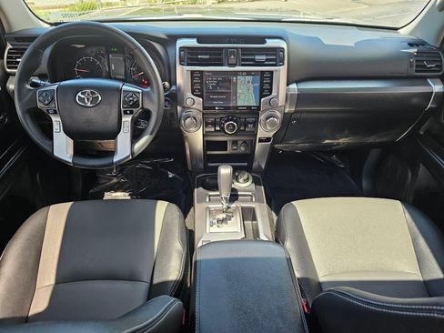 Certified 2022 Toyota 4Runner SR5 Premium w/ Moonroof Package AWD/4WD image 17