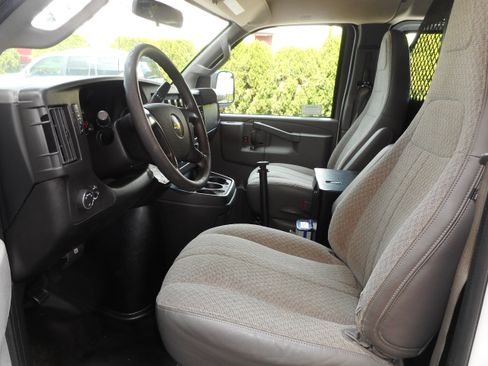 Used 2016 Chevrolet Express 2500 w/ Cold Climate Package RWD image 14