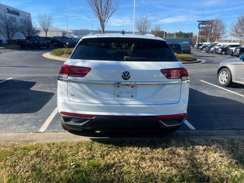 Used 2022 Volkswagen Atlas Cross Sport SE w/ Panoramic Sunroof Package image 8