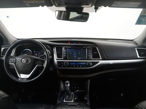 Used 2018 Toyota Highlander XLE AWD/4WD image 13