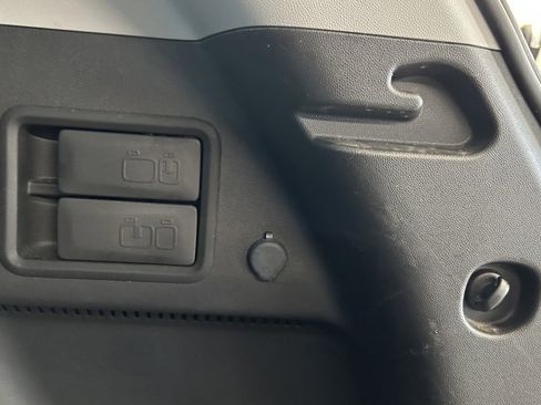 Used 2024 GMC Terrain SLT image 16