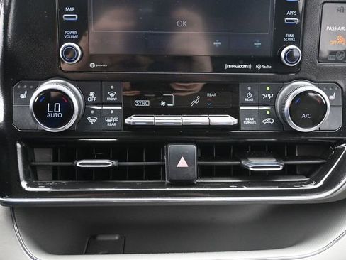 Used 2022 Toyota Highlander XLE image 20