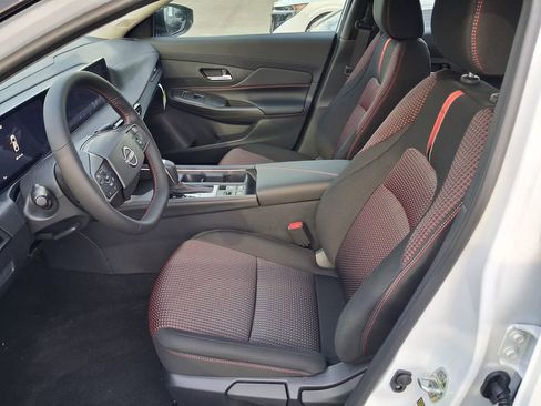 New 2026 Nissan Sentra SR w/ Floor Mat Package FWD image 7