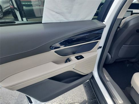 New 2025 Lincoln Nautilus Premier image 15