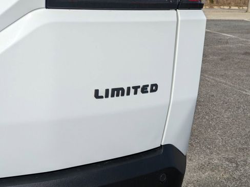 New 2026 Jeep Cherokee Laredo image 25