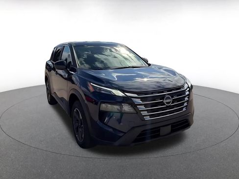 Used 2025 Nissan Rogue SV FWD image 3