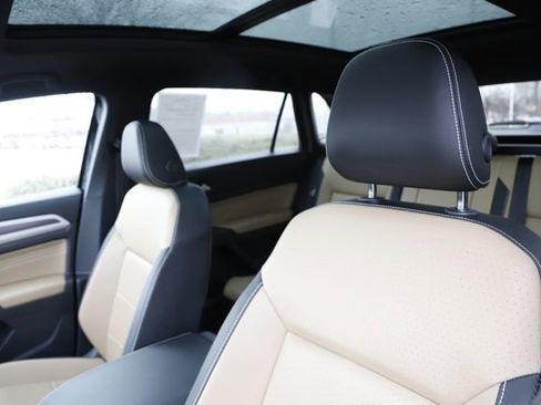 Used 2023 Volkswagen Atlas Cross Sport SEL image 14