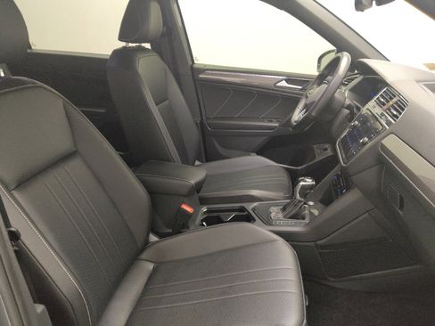 Used 2022 Volkswagen Tiguan SE R-Line image 21