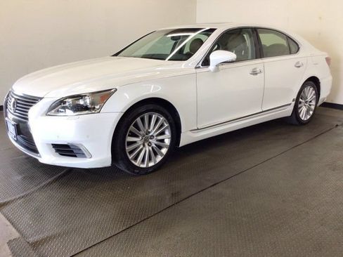 Used 2013 Lexus LS 460 w/ Comfort Pkg RWD image 3