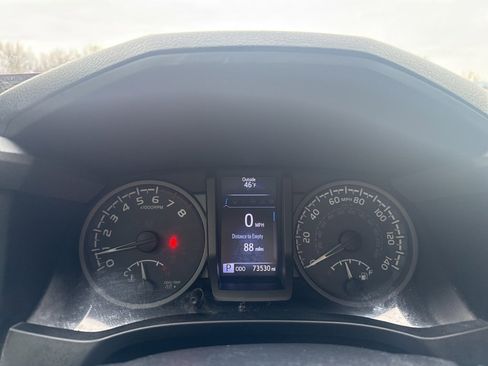 Used 2018 Toyota Tacoma TRD Sport image 21