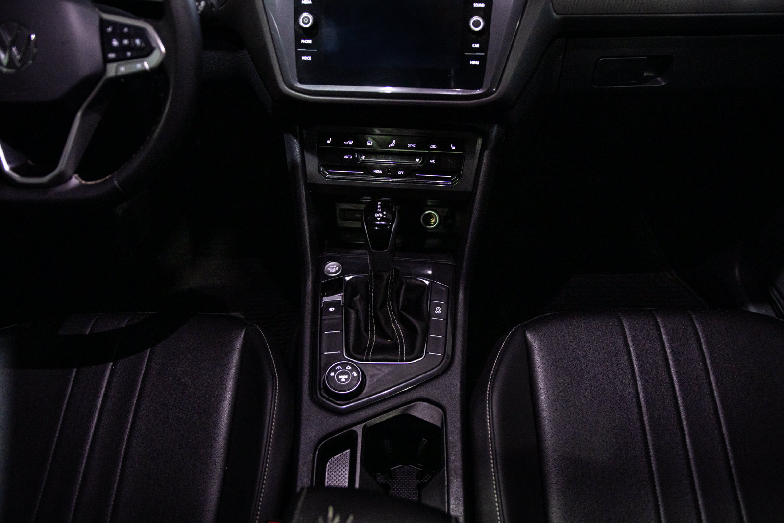 Used 2024 Volkswagen Tiguan SE AWD/4WD image 17