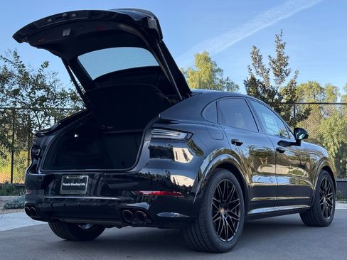 New 2026 Porsche Cayenne GTS AWD/4WD image 32