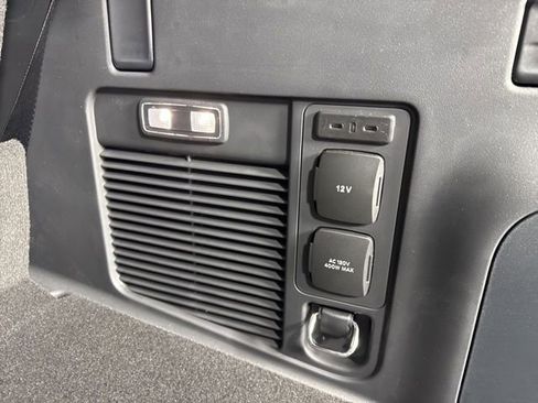 New 2025 Ford Expedition Platinum w/ Stealth Appearance Package image 29