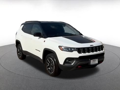 Used 2025 Jeep Compass Trailhawk w/ Trailer Tow Group image 3