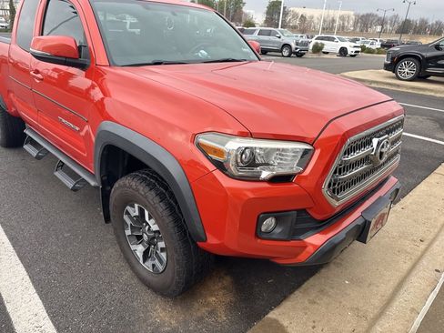 Used 2016 Toyota Tacoma TRD Off-Road image 6