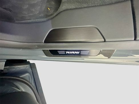 Used 2025 Lamborghini Urus SE image 27