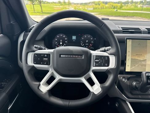 New 2026 Land Rover Defender 110 X-Dynamic SE AWD/4WD image 18