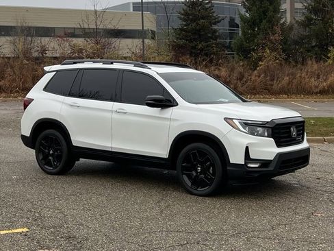 Certified 2024 Honda Passport Black Edition image 9