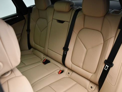 Certified 2026 Porsche Macan AWD/4WD image 45