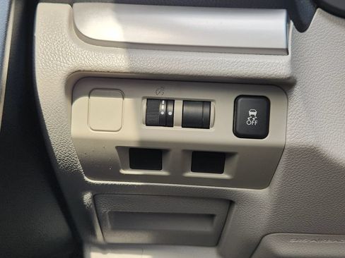 Used 2017 Subaru Forester 2.5i AWD/4WD image 24