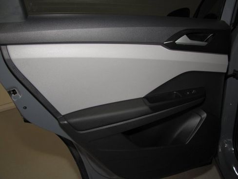 Used 2022 Volkswagen Taos SE image 13