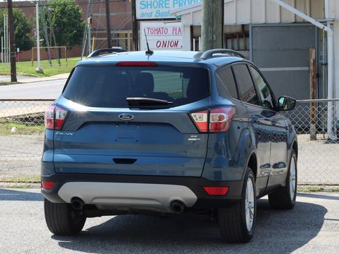 Used 2018 Ford Escape SE w/ Ford Safe & Smart Package AWD/4WD image 8